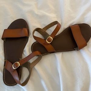 THE PERFECT BROWN SANDALS
